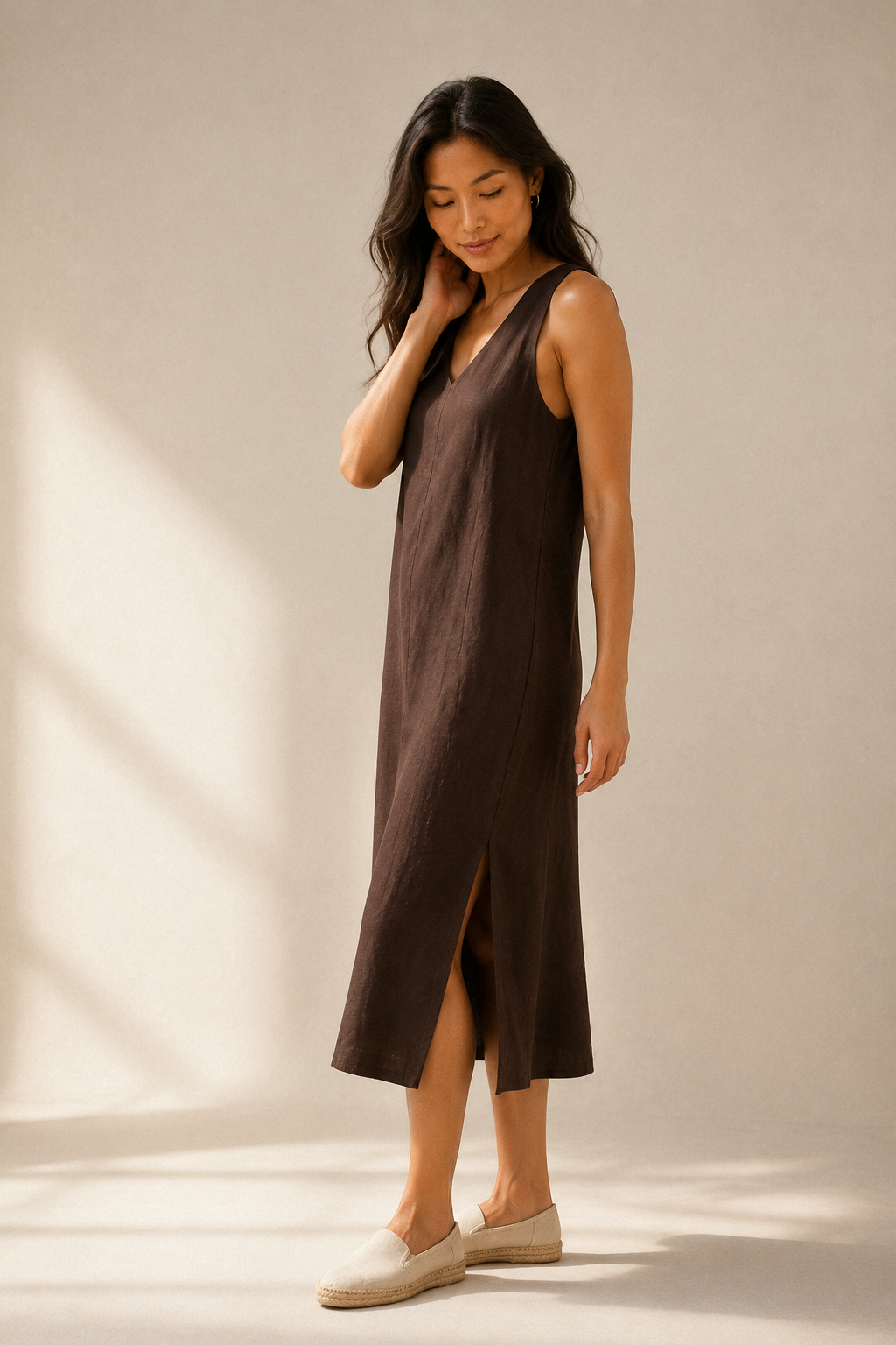 Dark brown linen shift midi dress, three-quarter view, flowing skirt, high side slit